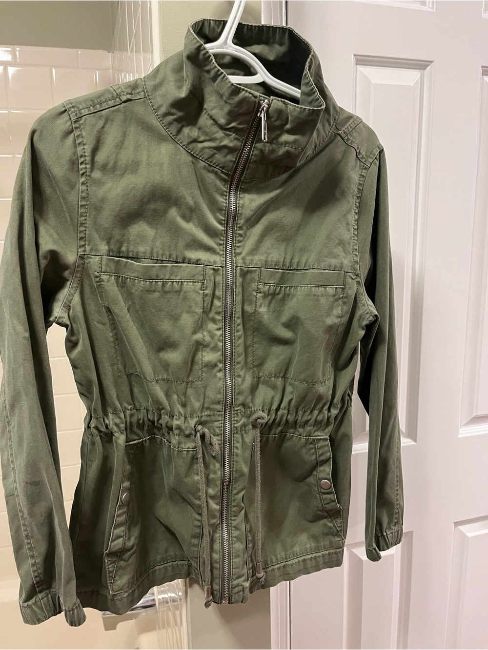 Old Navy Khaki Green Utility Jacket. Drawstring Waist, Zipper Closure. Size S.